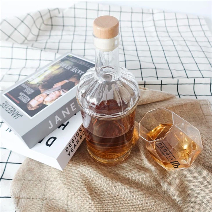 750ml 730g Round Traditional Transparent Flint Glass Liquor Vodka Bottle