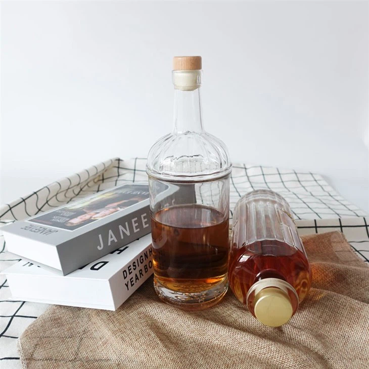 750ml 730g Round Traditional Transparent Flint Glass Liquor Vodka Bottle